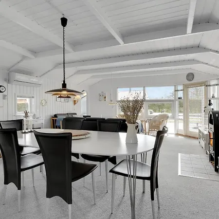 Stunning Home In Hejls With Wifi Hejls