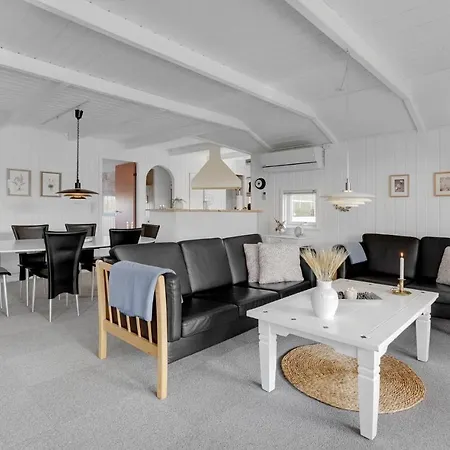 Stunning Home In Hejls With Wifi Hejls