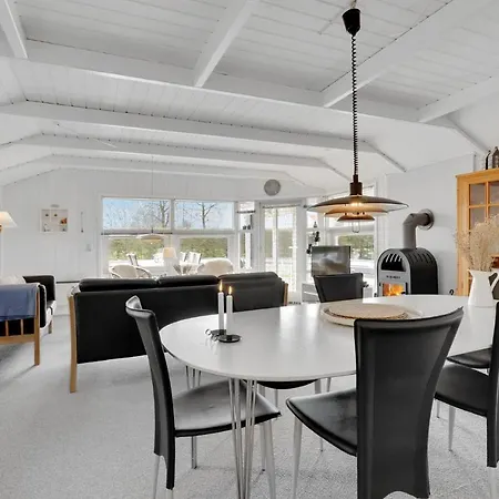 Stunning Home In Hejls With Wifi *